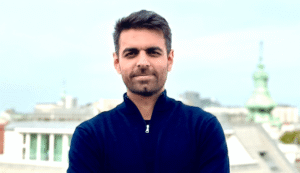 Miembro de la junta de Mistral y VC de a16z, Anjney Midha, dice que DeepSeek no detendrá el hambre de GPU de la IA.