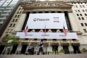 Directivo de Palantir apoya la labor de vigilancia de inmigración de la empresa