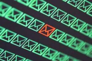 Empleado de DOGE rompió normas del Tesoro al enviar datos personales sin cifrar