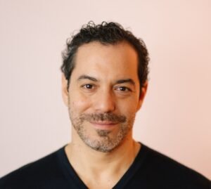 ¡El fundador de Outreach, Manny Medina, lanza una nueva startup que ayuda a los agentes de IA a cobrar!