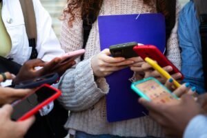 Instagram se asocia con escuelas para priorizar denuncias de acoso en línea y seguridad de los estudiantes